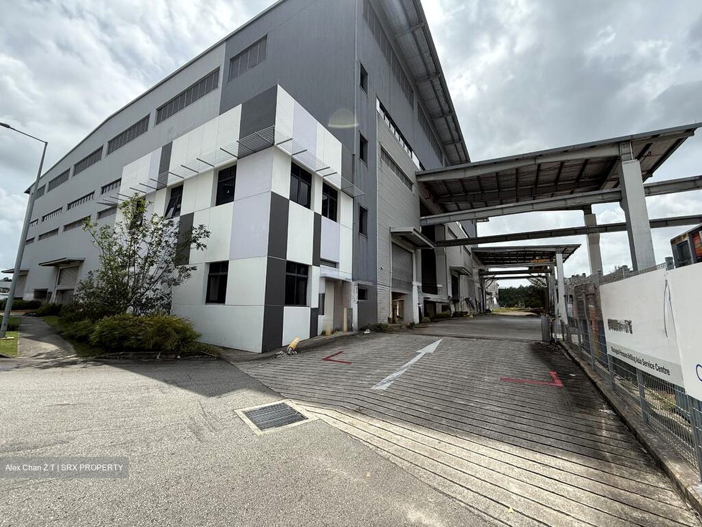 Loyang Crescent (D17), Factory #578706051